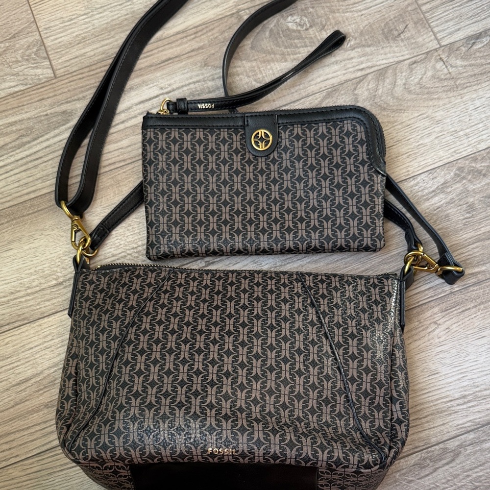 Perfect like new Skylar logo shoulder crossbody and matching wristlet wallet